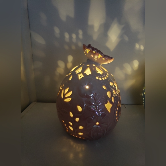 Porcelain egg with butterfly with lights - Picture 5 of 6